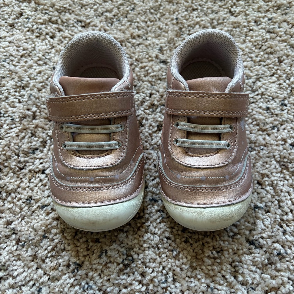 Stride Rite Baby Girls Soft Motion Adalyn First Walker Shoe | Size 6